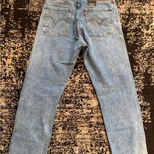 Levi's Light Blue acid wash women’s  Straight Denim Jeans size 29” wedgie